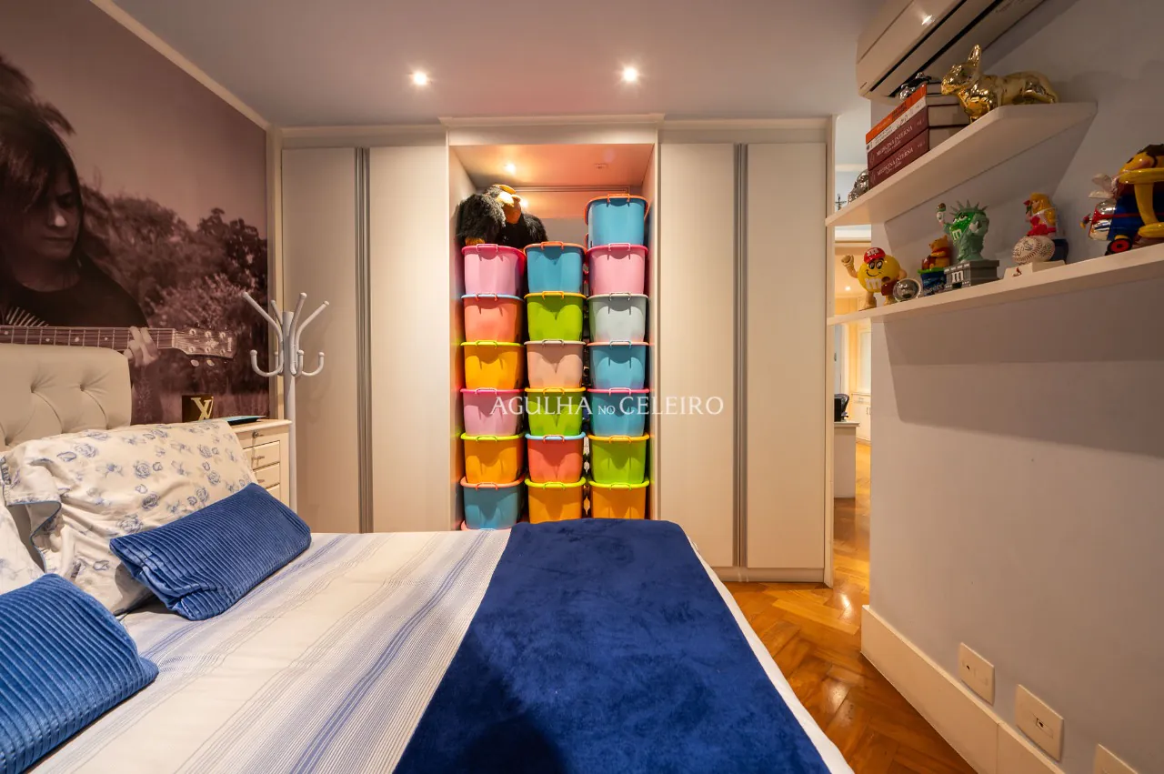 Um clássico de sofisticação com uma vista deslumbrante para a copa das árvores. – 18593