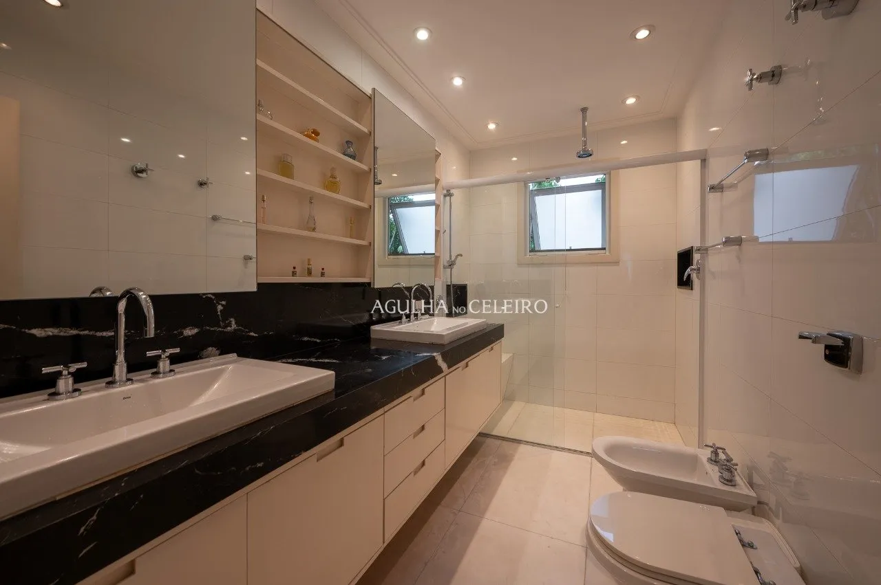 Casa com Arquitetura Impecável e Lazer Completo à Venda no Jardim Guedala – 18623