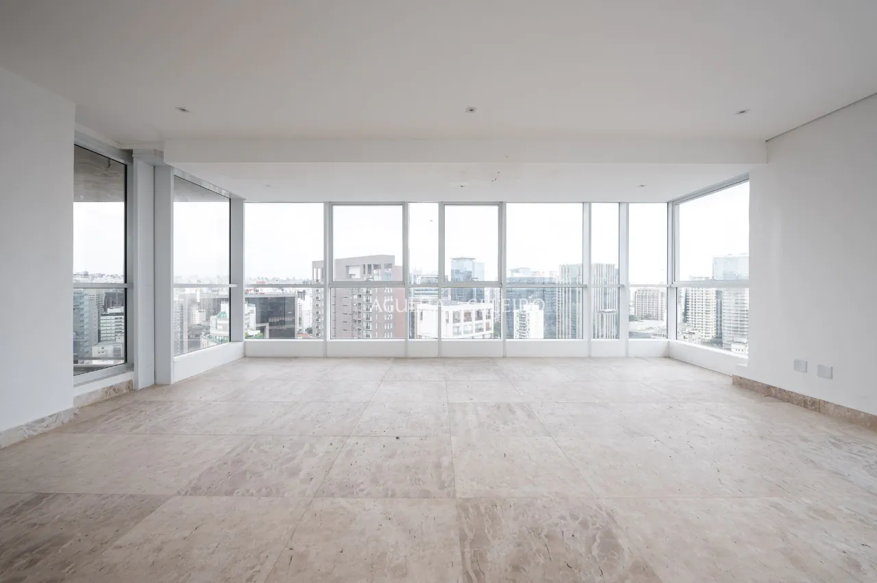 Cobertura espetacular com vista incrível à venda no Itaim Bibi. – 18646