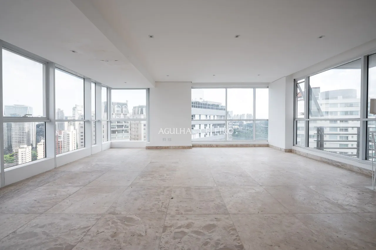 Cobertura espetacular com vista incrível à venda no Itaim Bibi. – 18646