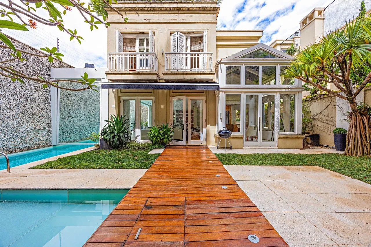 Casa de condomínio reformada à venda no Jardim Guedala. – 18767 - _RAF8036