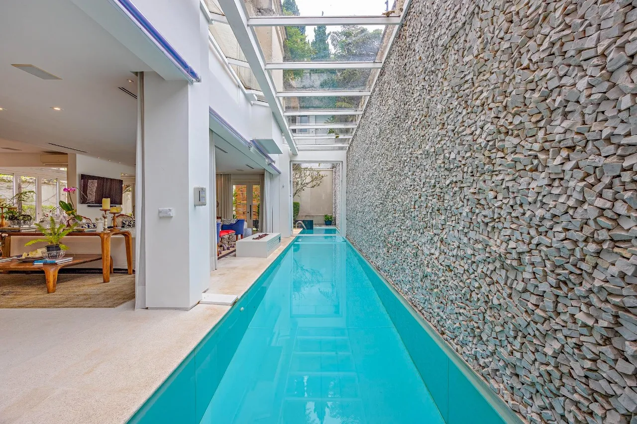 Casa de condomínio reformada à venda no Jardim Guedala. – 18767 - _RAF7970