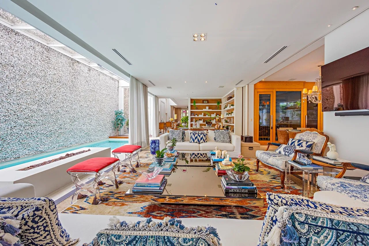 Casa de condomínio reformada à venda no Jardim Guedala. – 18767 - _RAF8014