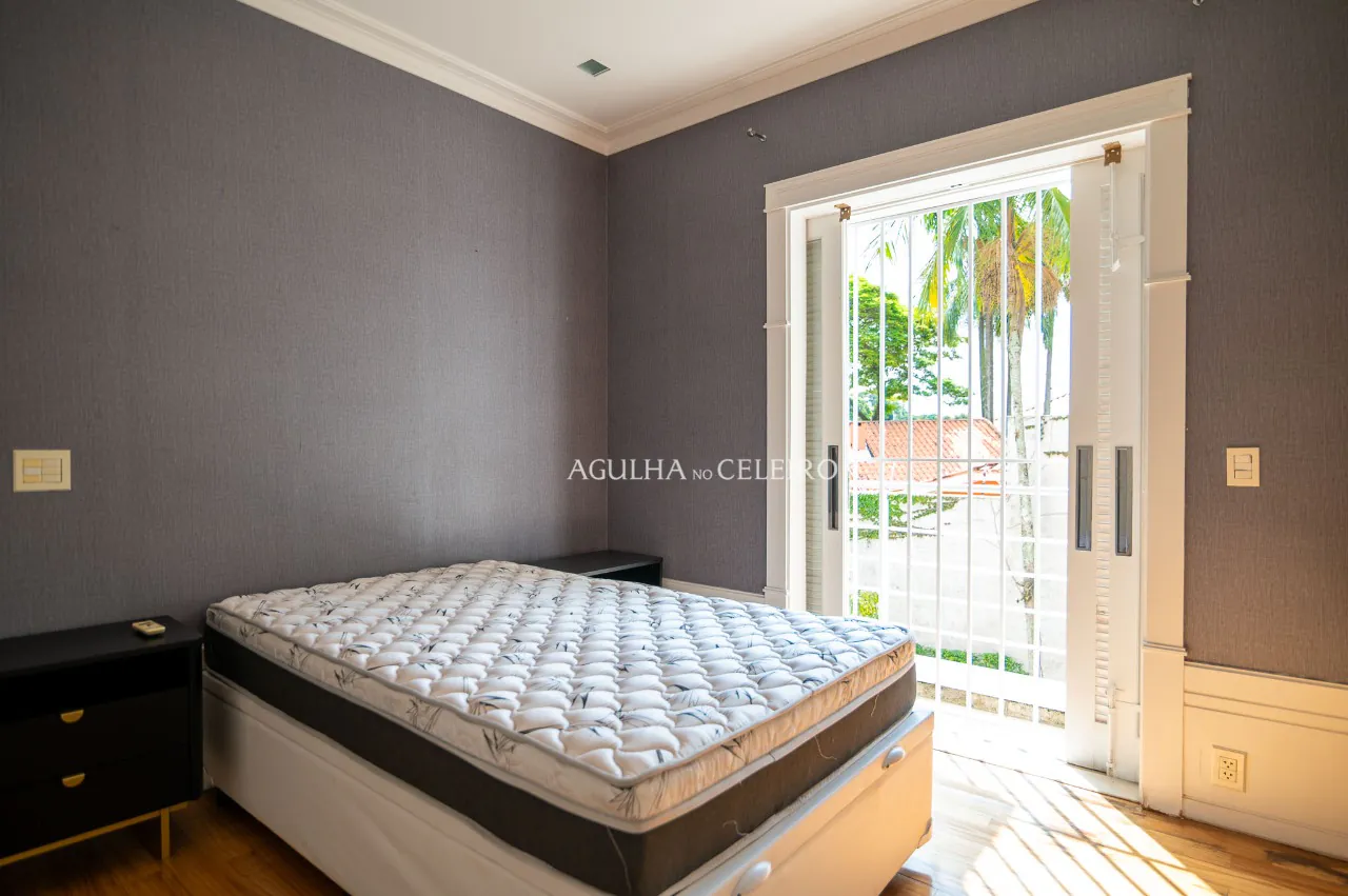 casa-no-miolo-do-jardim-guedala-18963-11