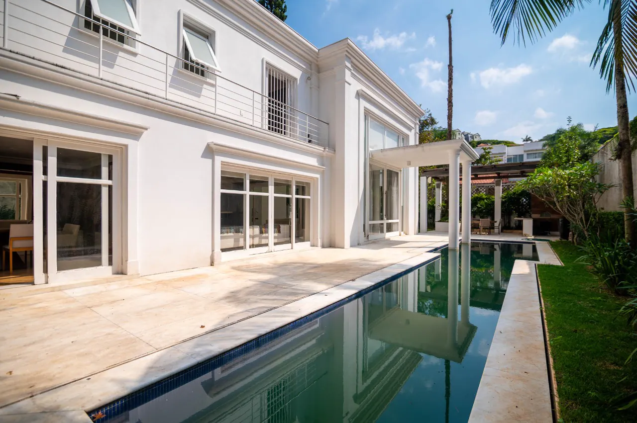 casa-no-miolo-do-jardim-guedala-18963-1