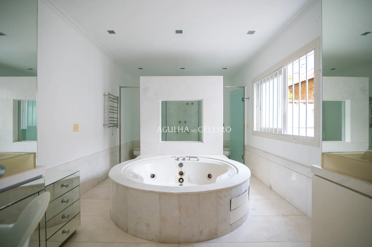 casa-no-miolo-do-jardim-guedala-18963-12