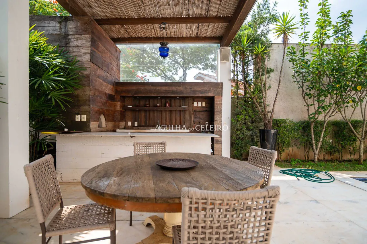 casa-no-miolo-do-jardim-guedala-18963-2