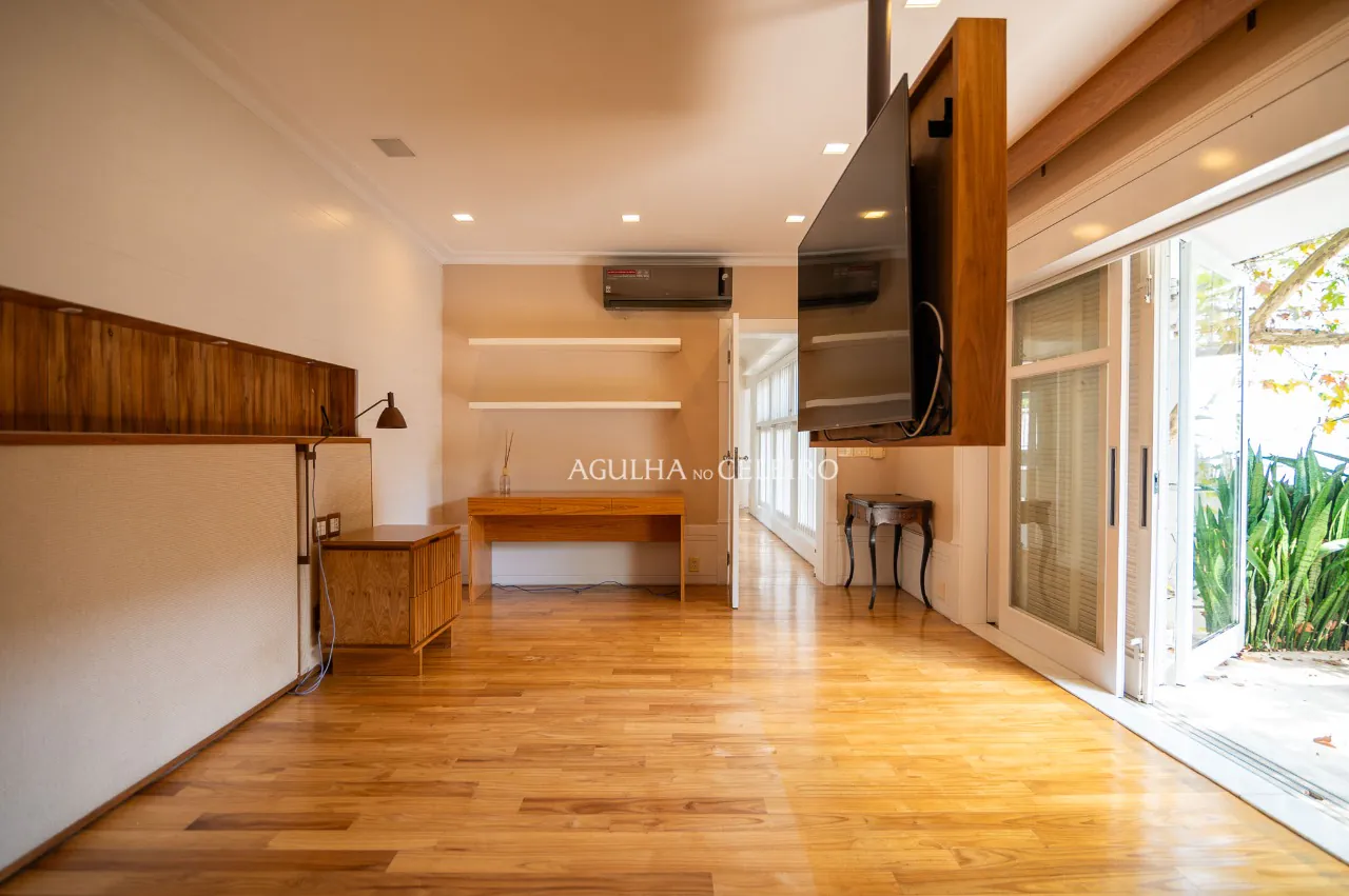 casa-no-miolo-do-jardim-guedala-18963-7