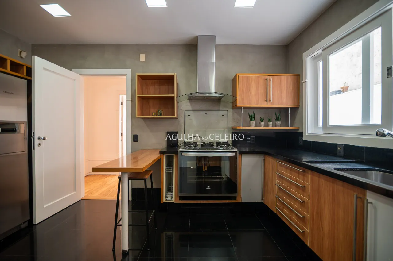 casa-no-miolo-do-jardim-guedala-18963-9