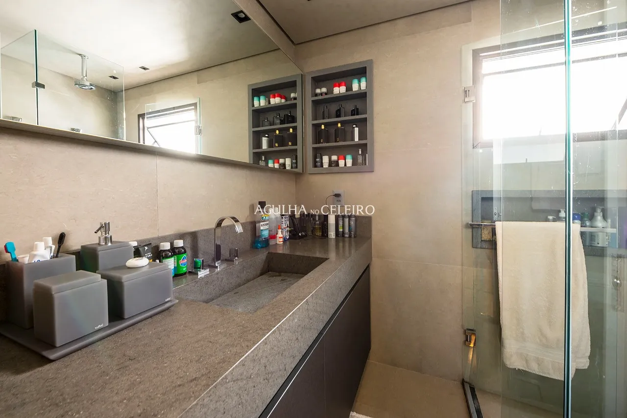 Apartamento espetacular à venda na Vila Nova Conceição, com reforma moderna e sofisticada. – 13664