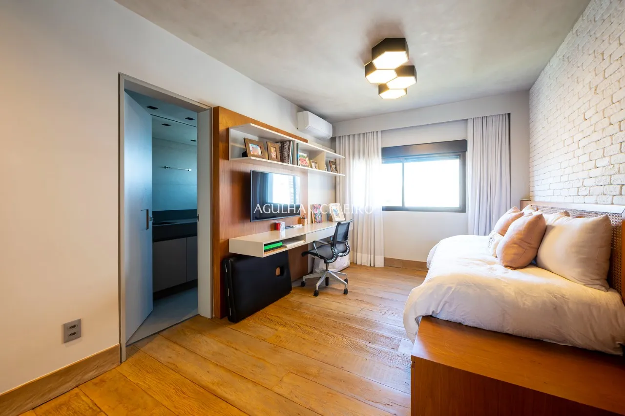 Apartamento espetacular à venda na Vila Nova Conceição, com reforma moderna e sofisticada. – 13664