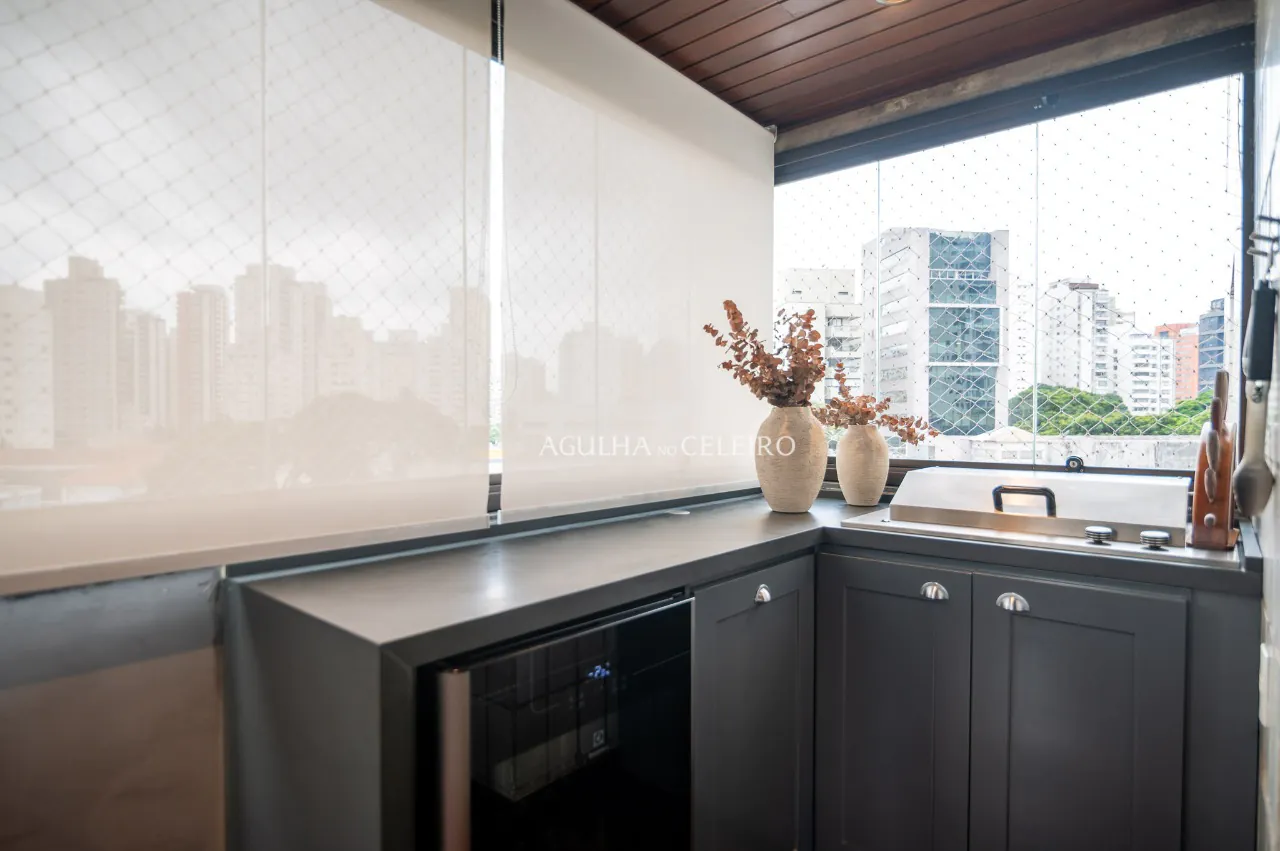 Apartamento reformado localizado no miolo de Moema Pássaros – 17943