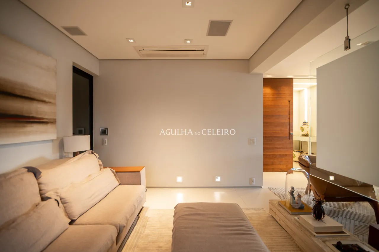 Apartamento reformado localizado no miolo de Moema Pássaros – 17943