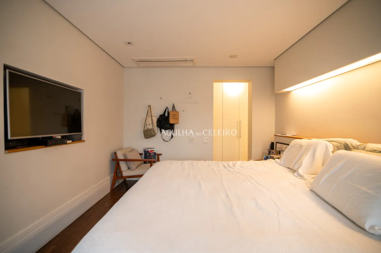 Apartamento reformado localizado no miolo de Moema Pássaros – 17943