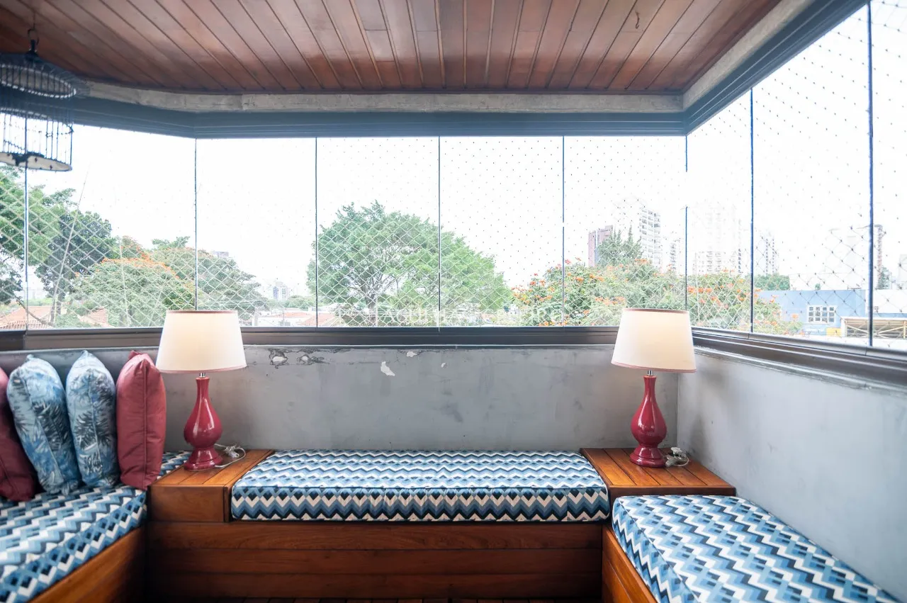 Apartamento reformado localizado no miolo de Moema Pássaros – 17943