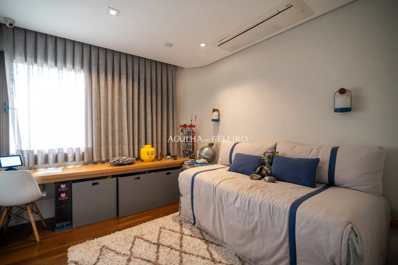 Apartamento reformado localizado no miolo de Moema Pássaros – 17943