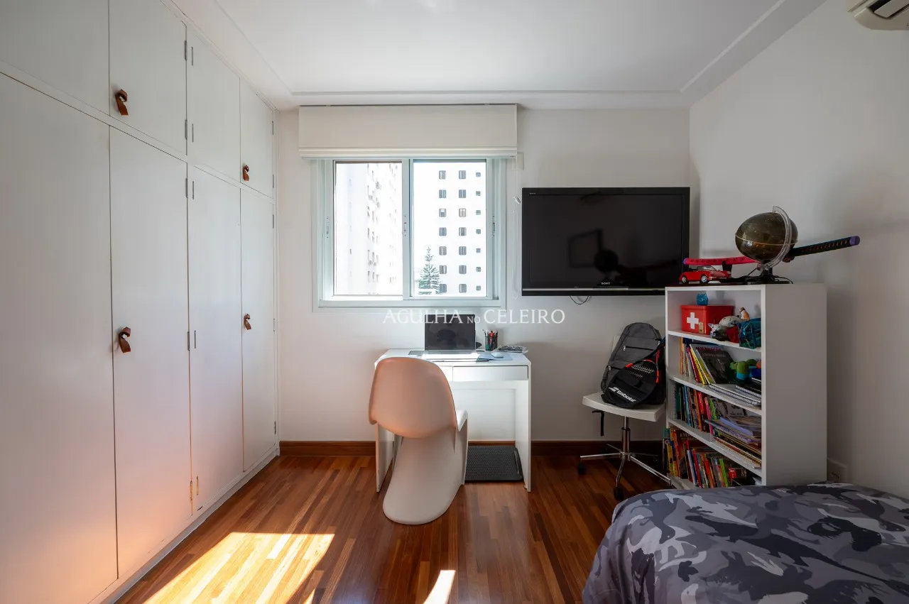 Apartamento reformado no Jardim Europa ao lado do Clube Pinheiros – 18263