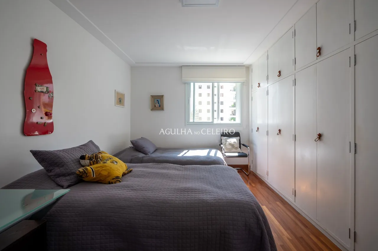 Apartamento reformado no Jardim Europa ao lado do Clube Pinheiros – 18263