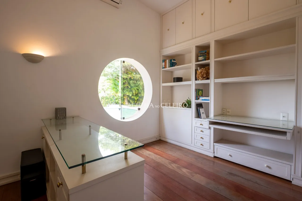 Casa espetacular e atemporal, com projeto dos anos 90 do visionário arquiteto Sergio Bernardes – 18639