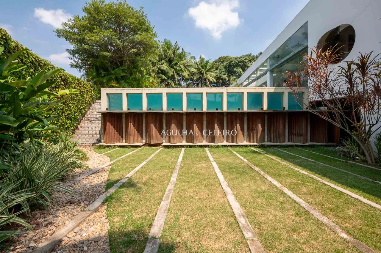 Casa espetacular e atemporal, com projeto dos anos 90 do visionário arquiteto Sergio Bernardes – 18639