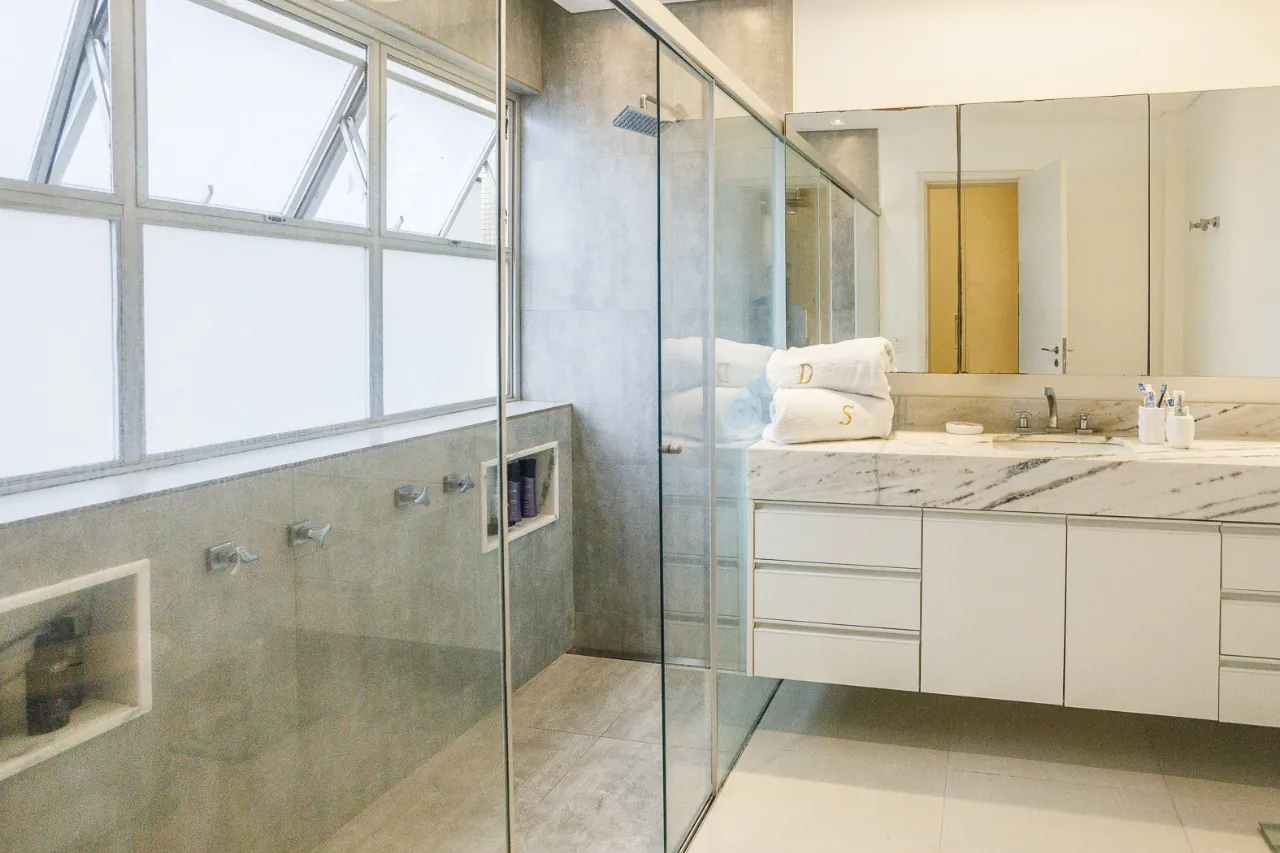 Pronto para morar, apartamento impecável totalmente reformado. – 18751