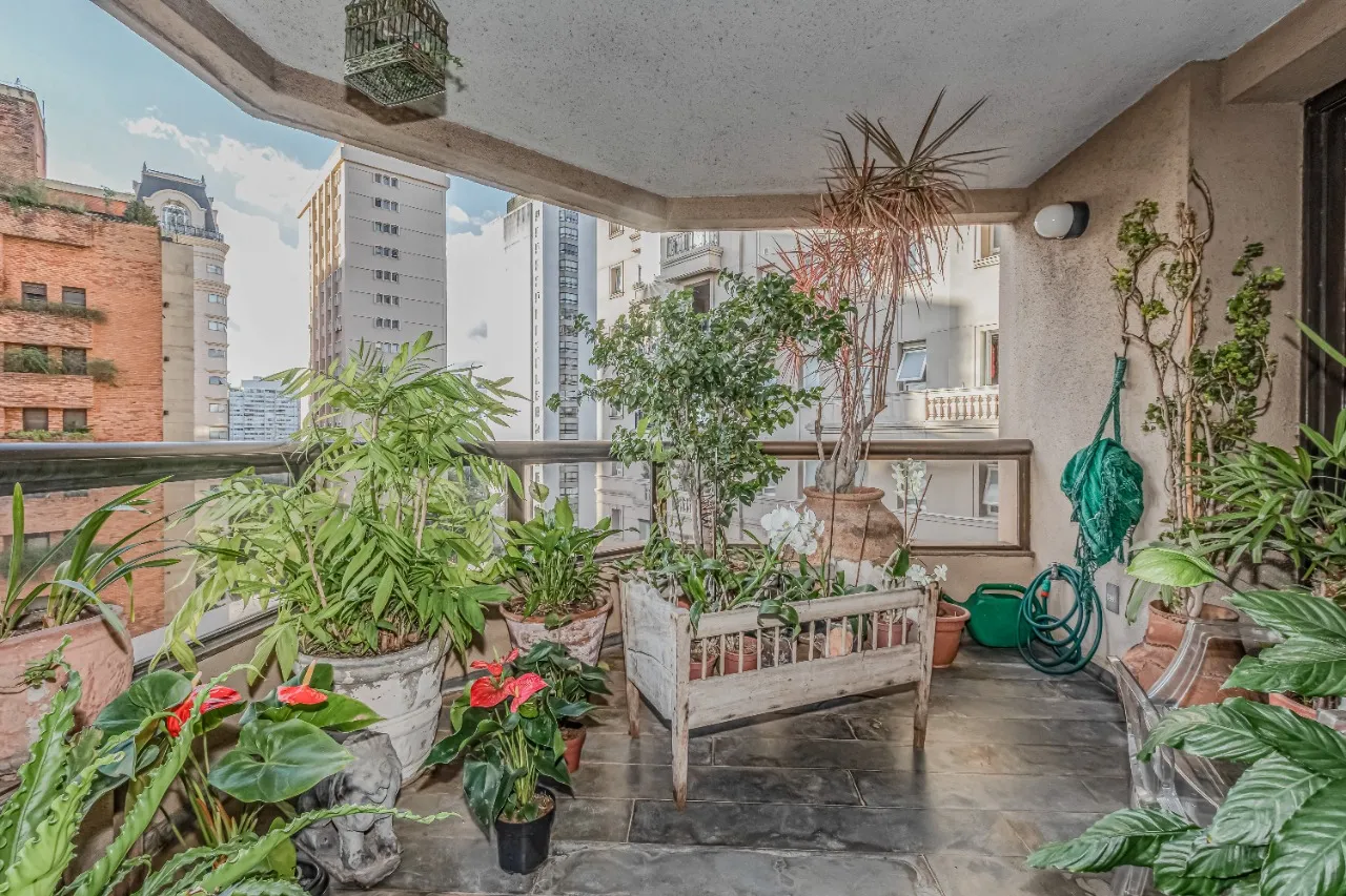 O clima de Urban Jungle se faz dentro e fora deste delicioso apartamento duplex no Jardim Europa. – 18948