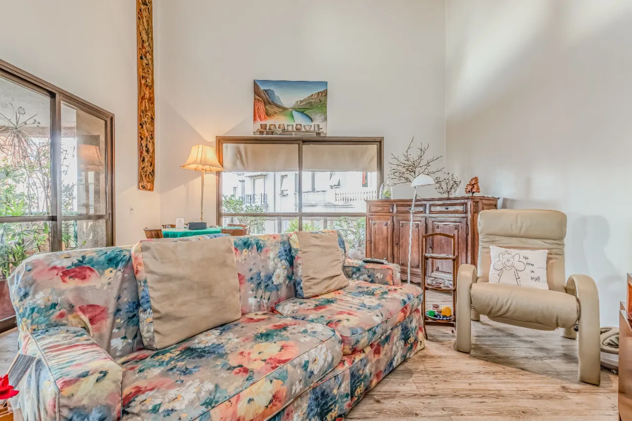 O clima de Urban Jungle se faz dentro e fora deste delicioso apartamento duplex no Jardim Europa. – 18948