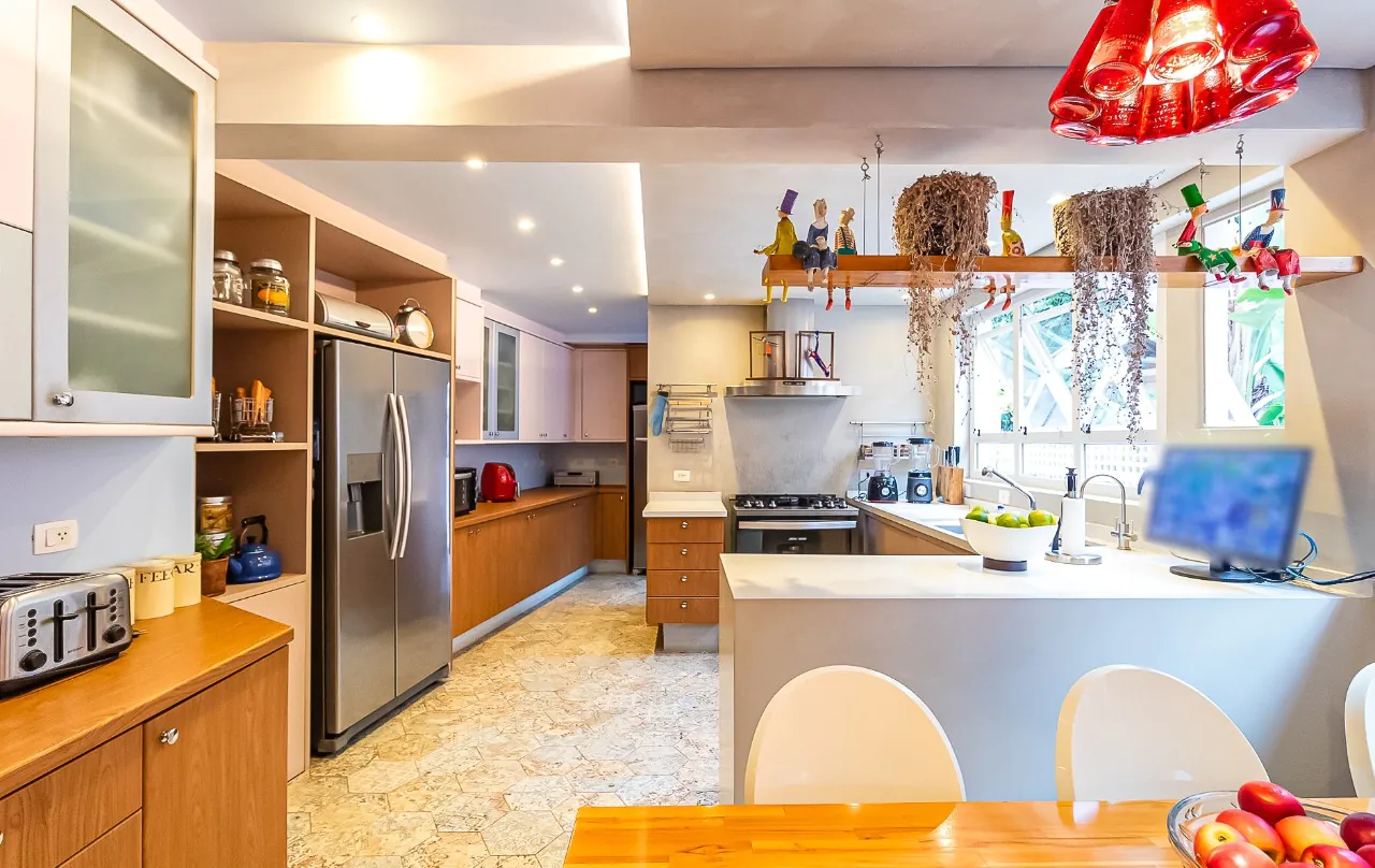 Casa descolada, assinada por Cândido Malta, elegante e acolhedora em Alto de Pinheiros. – CA0765