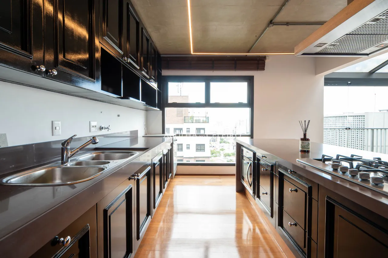 Cobertura em edifício moderno e descolado à venda na Vila Madalena – CO0018