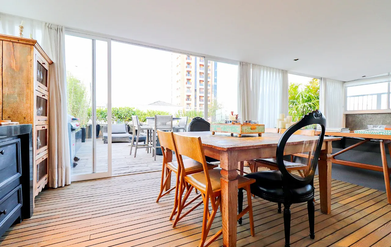 Cobertura charmosa, com área externa de tirar o fôlego e ambientes integrados, em Pinheiros. – CO0372