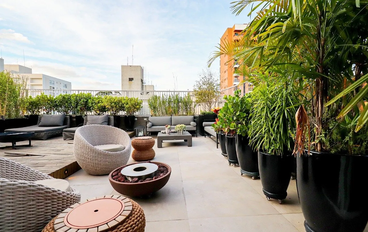 Cobertura charmosa, com área externa de tirar o fôlego e ambientes integrados, em Pinheiros. – CO0372