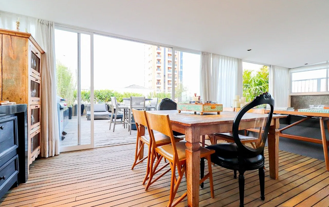 Cobertura charmosa, com área externa de tirar o fôlego e ambientes integrados, em Pinheiros. – CO0372