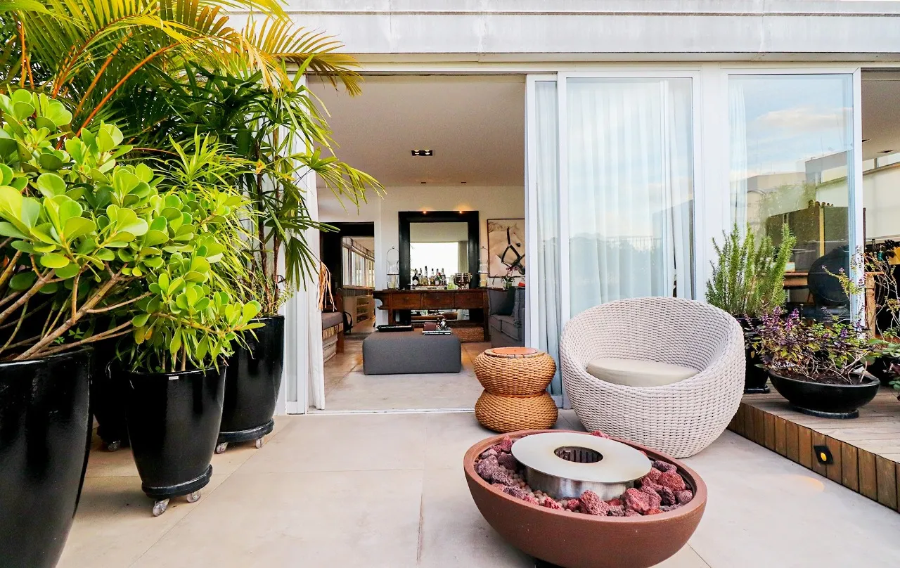 Cobertura charmosa, com área externa de tirar o fôlego e ambientes integrados, em Pinheiros. – CO0372