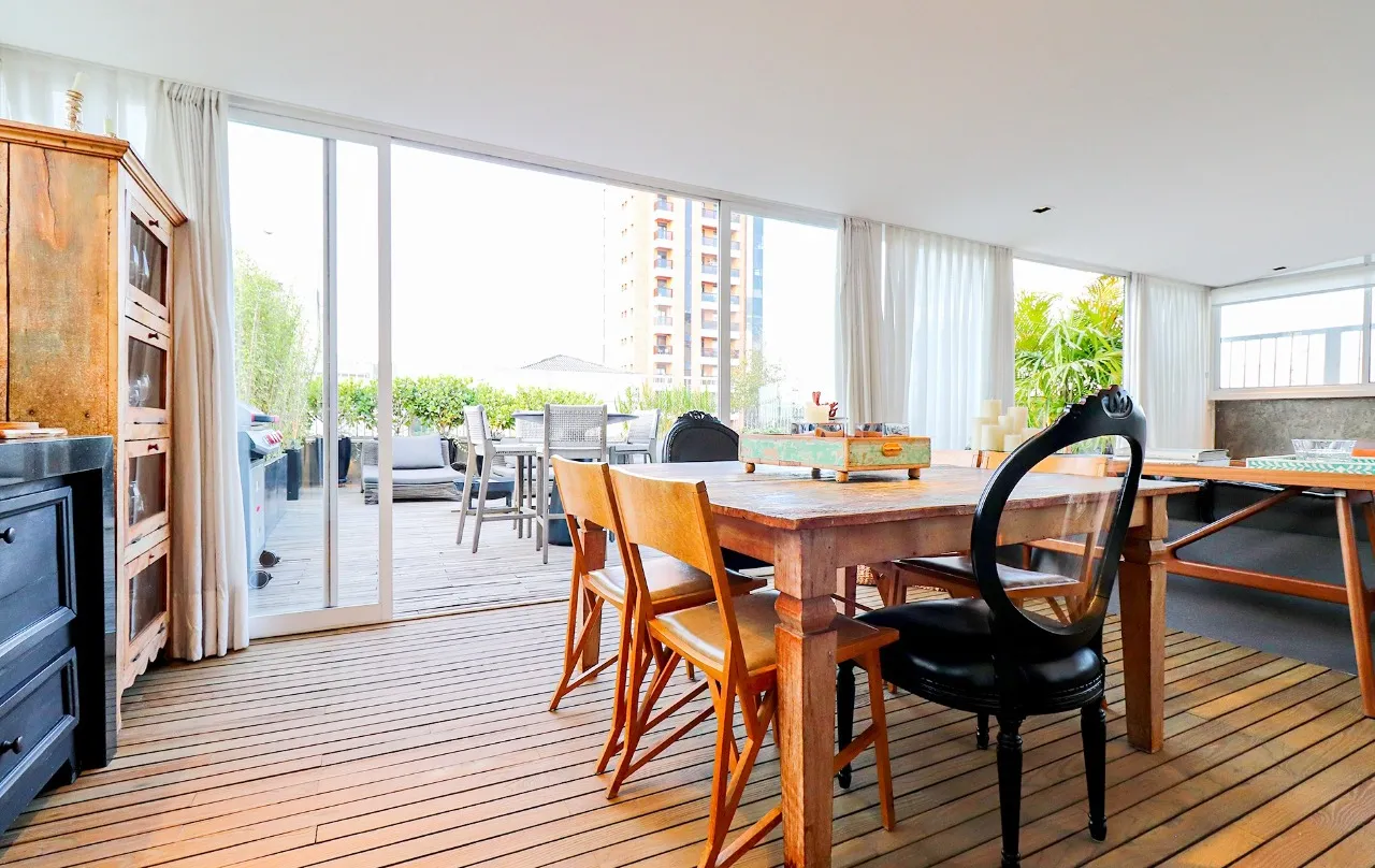 Cobertura charmosa, com área externa de tirar o fôlego e ambientes integrados, em Pinheiros. – CO0372