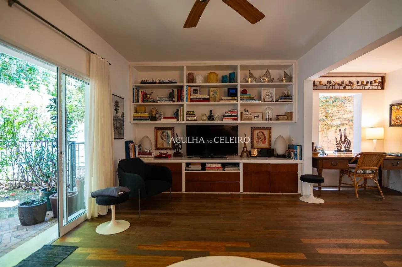 Casa alegre e ensolarada no Jardim Paulistano. – 15751