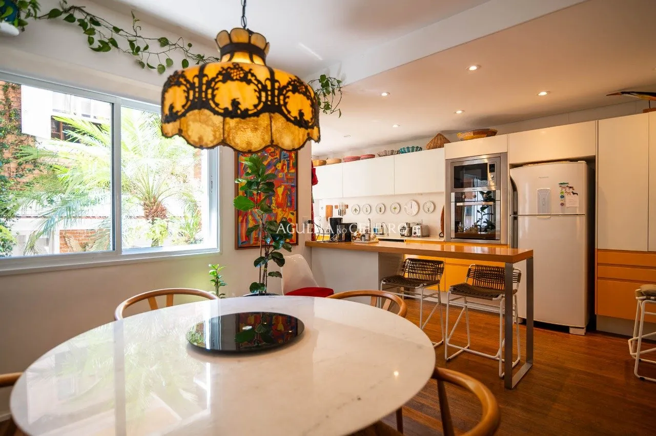 Casa alegre e ensolarada no Jardim Paulistano. – 15751