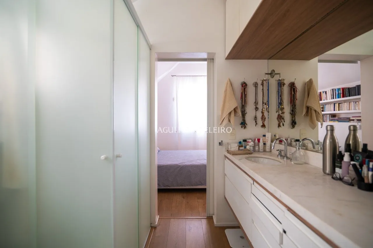 Casa alegre e ensolarada no Jardim Paulistano. – 15751