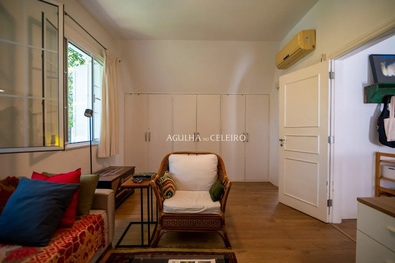 Casa alegre e ensolarada no Jardim Paulistano. – 15751