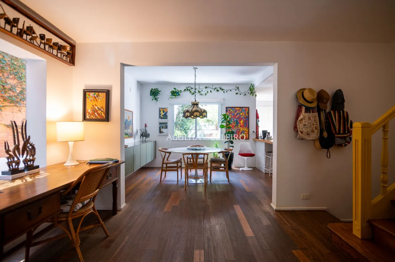Casa alegre e ensolarada no Jardim Paulistano. – 15751