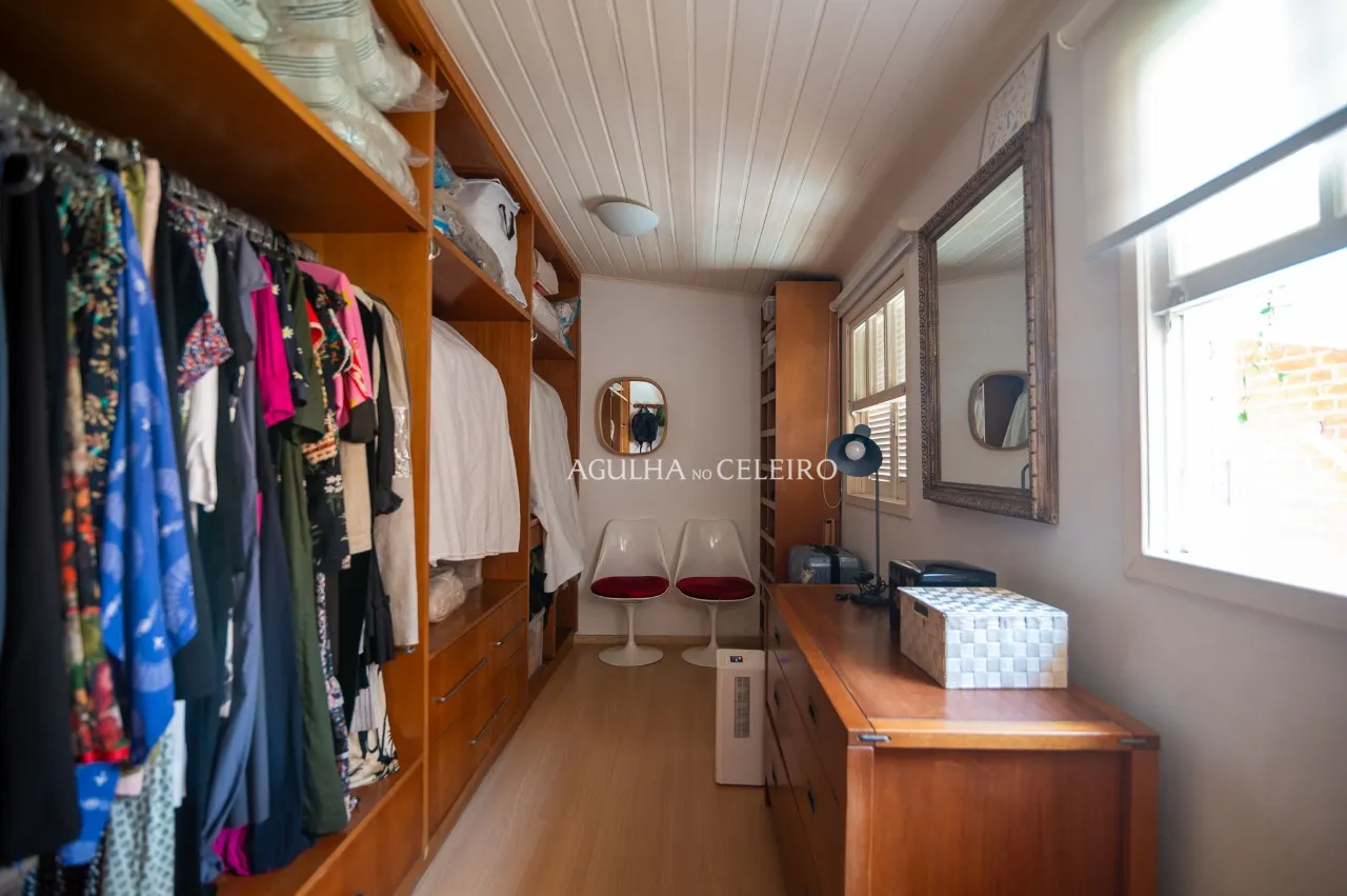 Casa alegre e ensolarada no Jardim Paulistano. – 15751