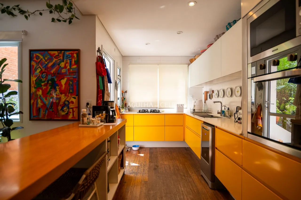 Casa alegre e ensolarada no Jardim Paulistano. – 15751