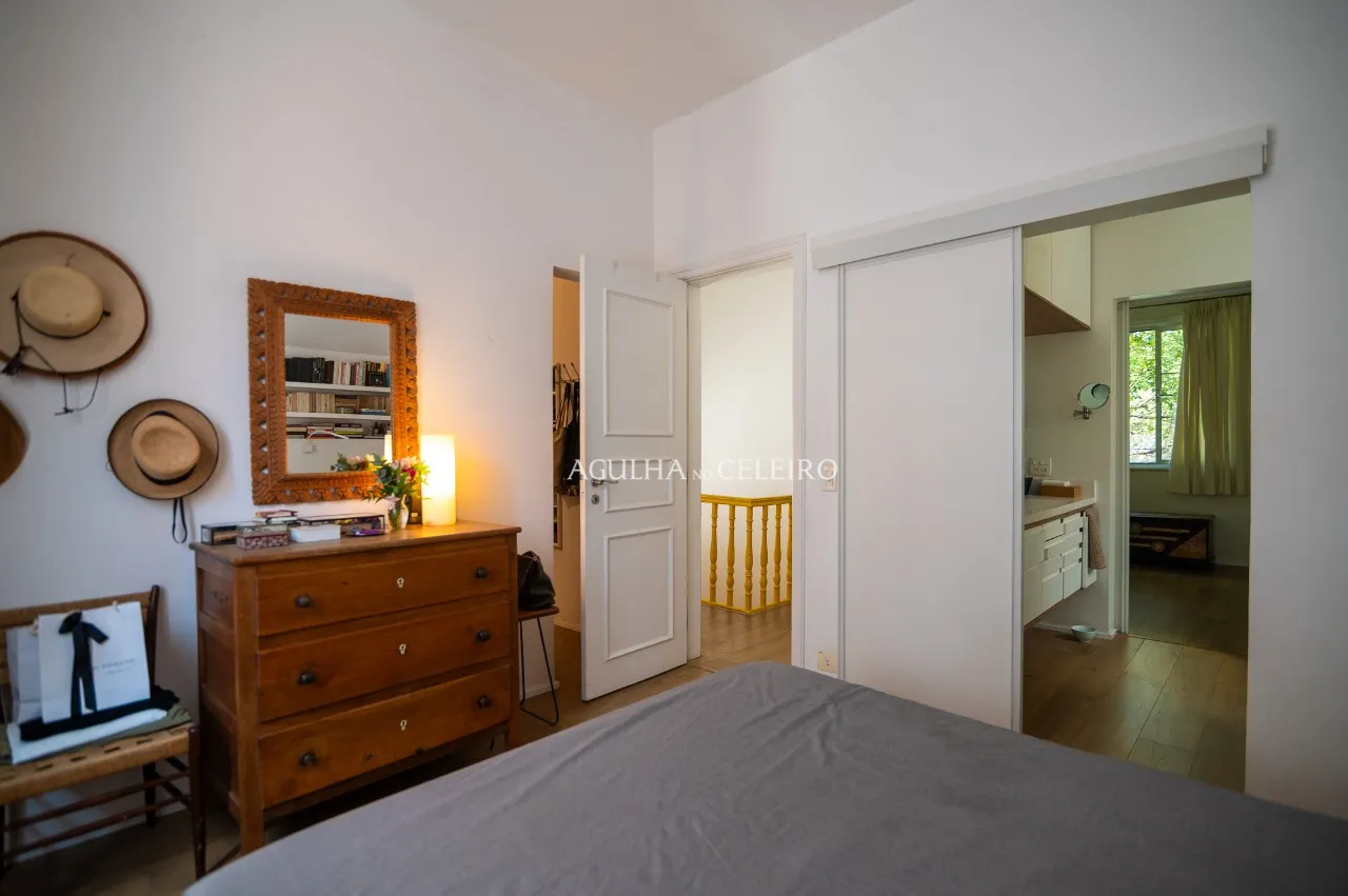 Casa alegre e ensolarada no Jardim Paulistano. – 15751