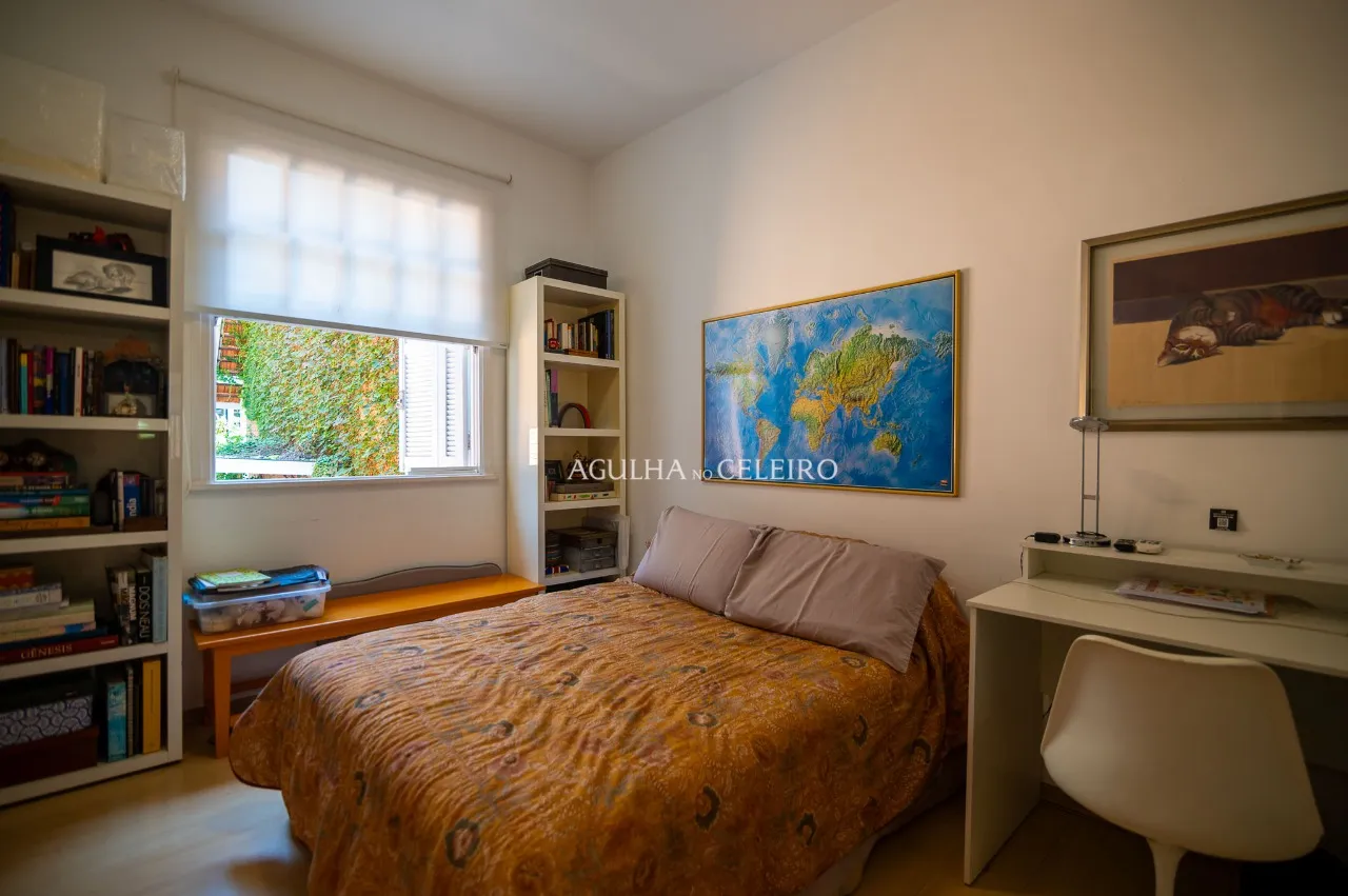 Casa alegre e ensolarada no Jardim Paulistano. – 15751