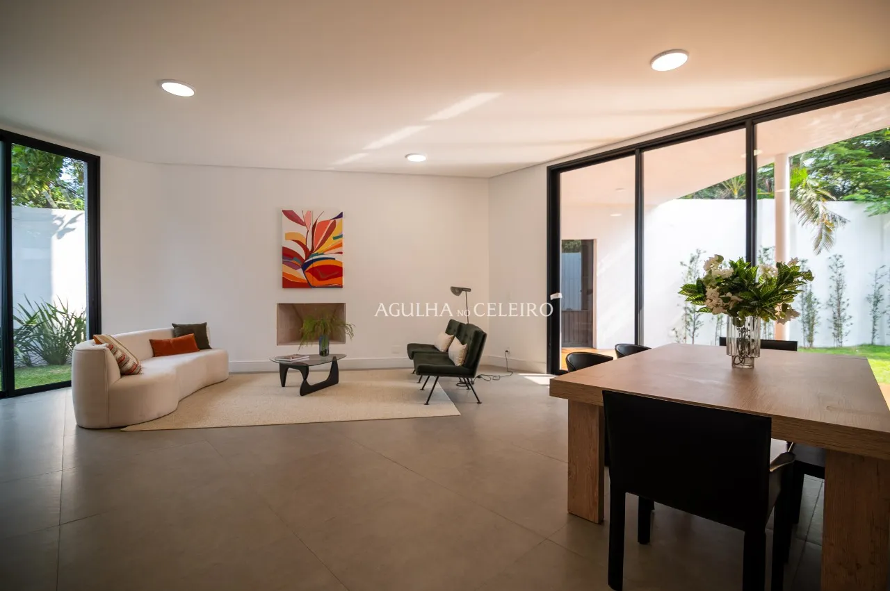 Casa deliciosa a 350 metros do Parque Ibirapuera à venda no Jardim Luzitânia. – 19098