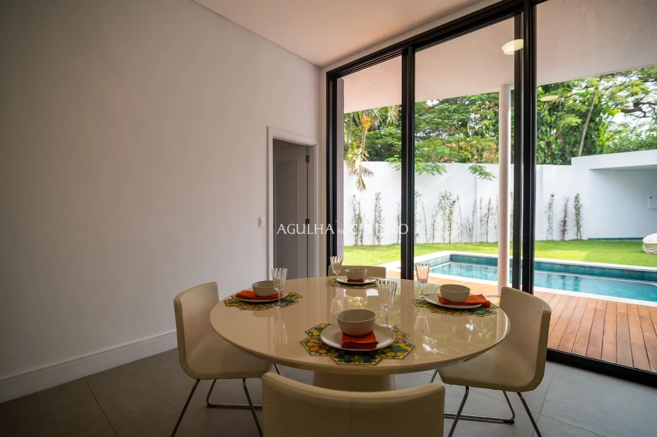 Casa deliciosa a 350 metros do Parque Ibirapuera à venda no Jardim Luzitânia. – 19098