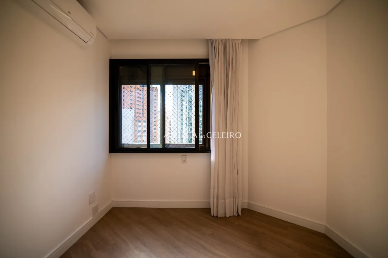 Apartamento reformado à venda na Vila Nova Conceição – 19242