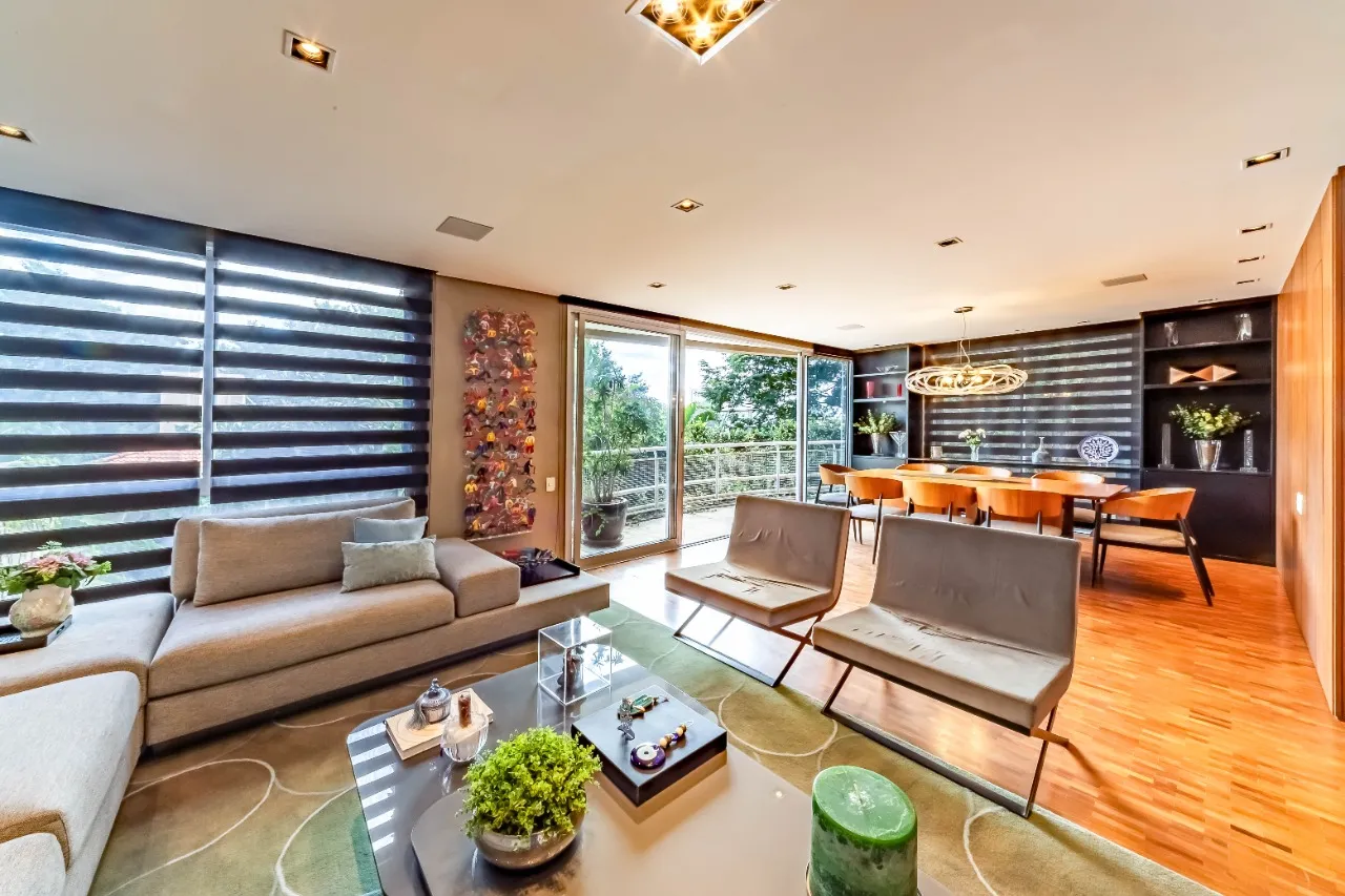 Casa com projeto amplo e iluminado, para viver com segurança, em um condomínio no Alto de Pinheiros. – 19287