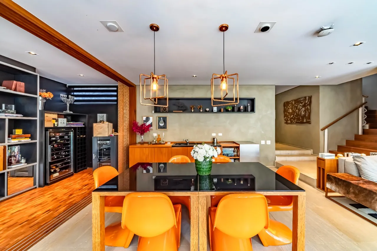 Casa com projeto amplo e iluminado, para viver com segurança, em um condomínio no Alto de Pinheiros. – 19287