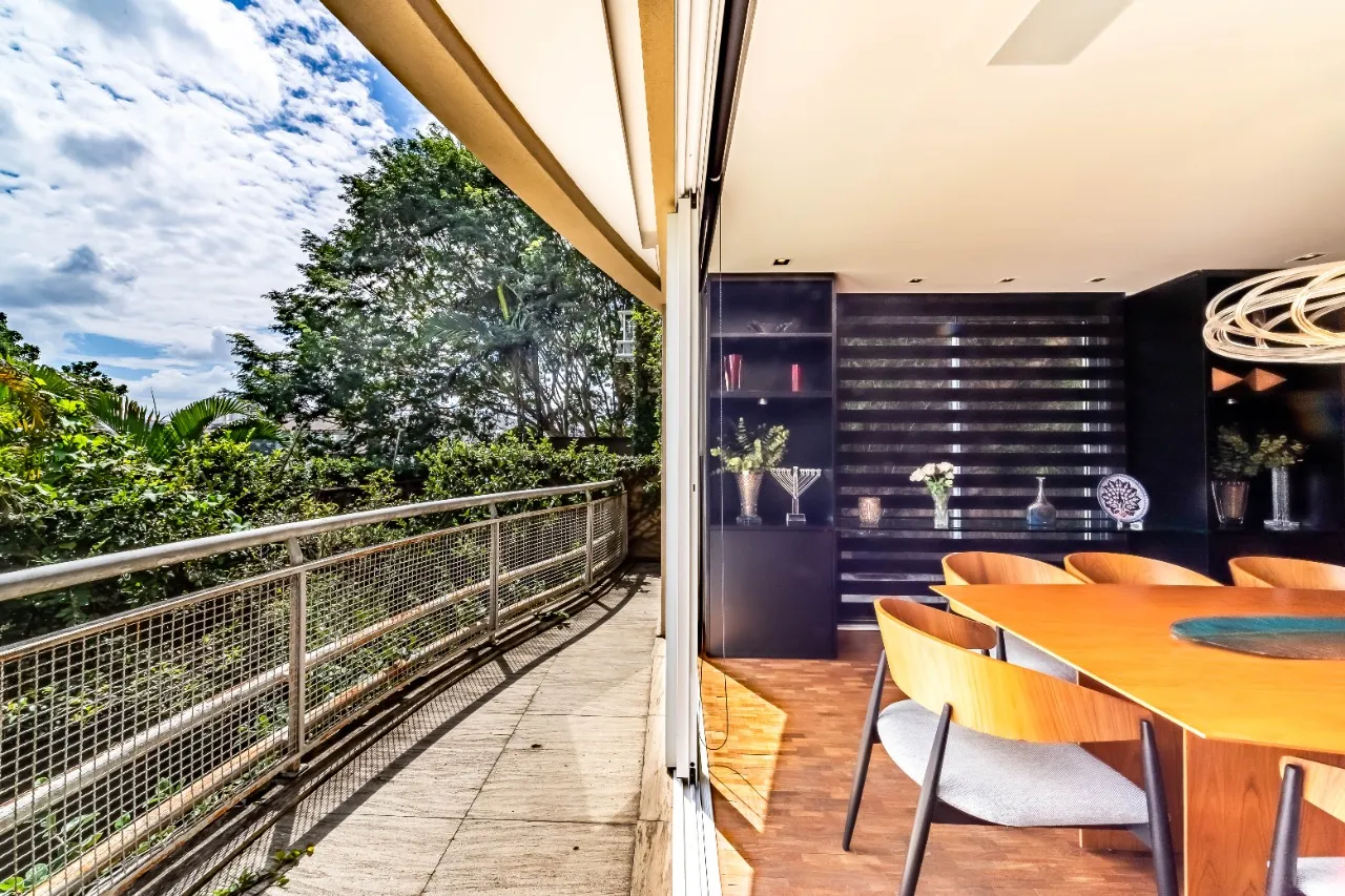 Casa com projeto amplo e iluminado, para viver com segurança, em um condomínio no Alto de Pinheiros. – 19287