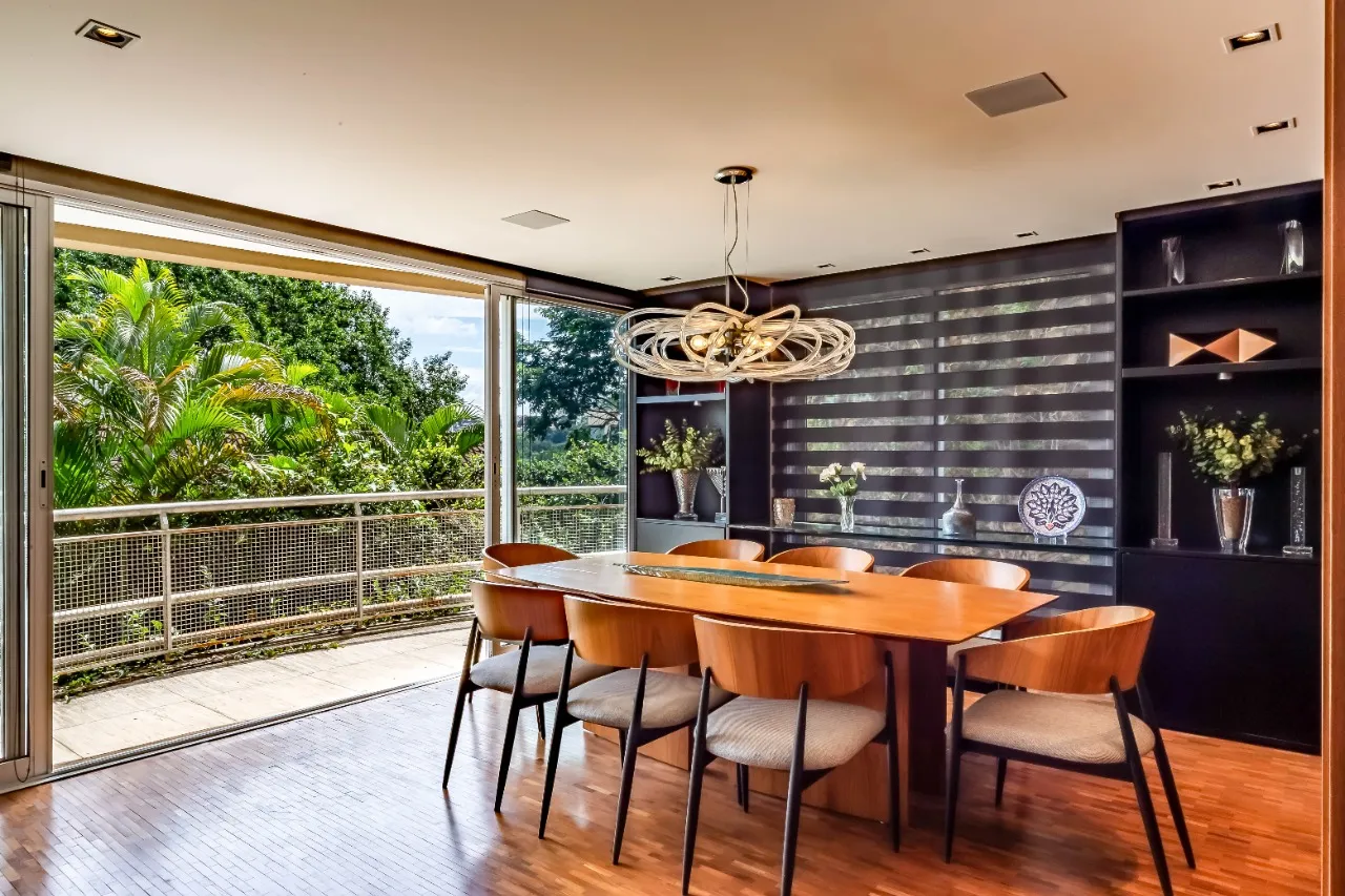 Casa com projeto amplo e iluminado, para viver com segurança, em um condomínio no Alto de Pinheiros. – 19287